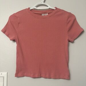 Divided by H&M Dusty Pink ribbed high collar cropped tee. Size Medium.